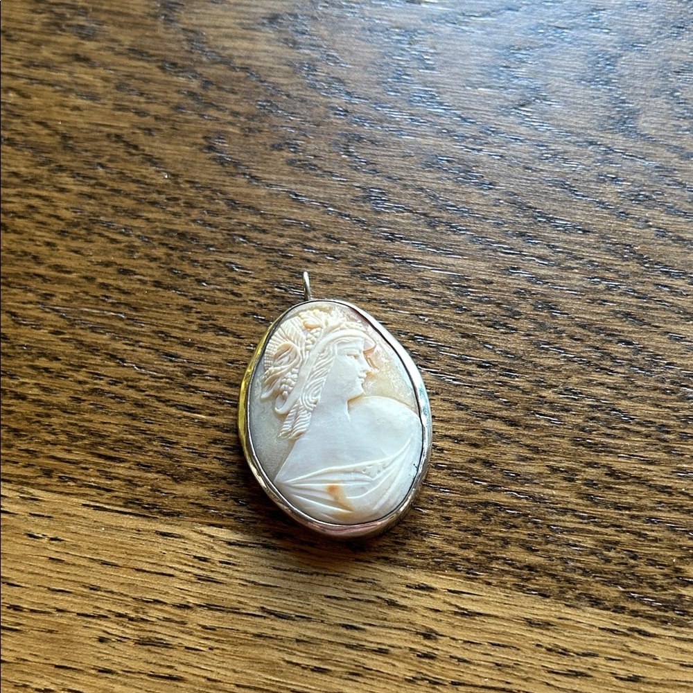 Vintage Cameo in Sterling